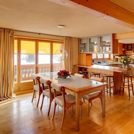 Sleeps 6 Wifi Apartment