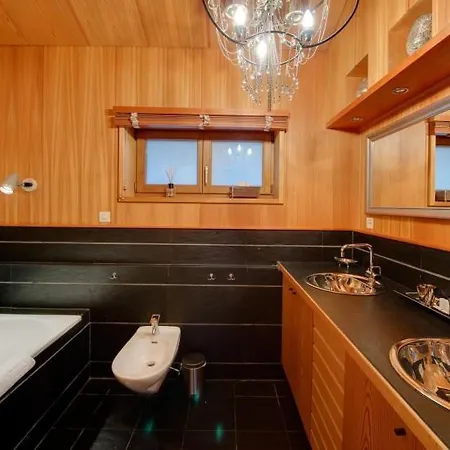 Sleeps 6 Wifi Apartment Zermatt