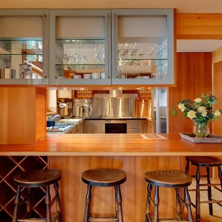 Sleeps 6 Wifi Apartment *